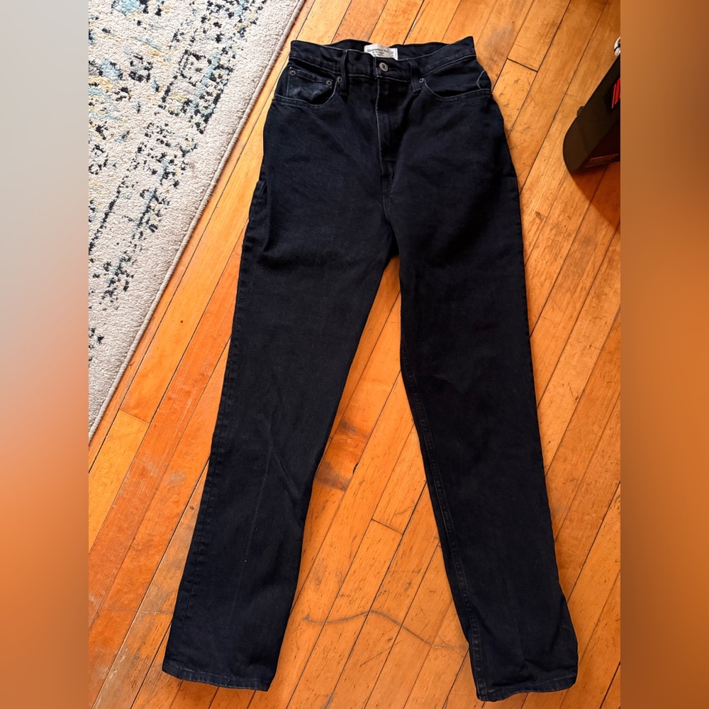 Abercrombie & Fitch Black 90s Straight Ultra High Rise Curve-Love